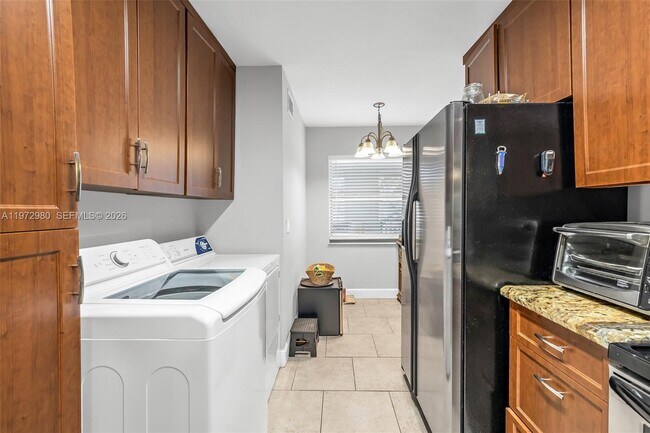 Building Photo - 3014 SW 21st Terrace