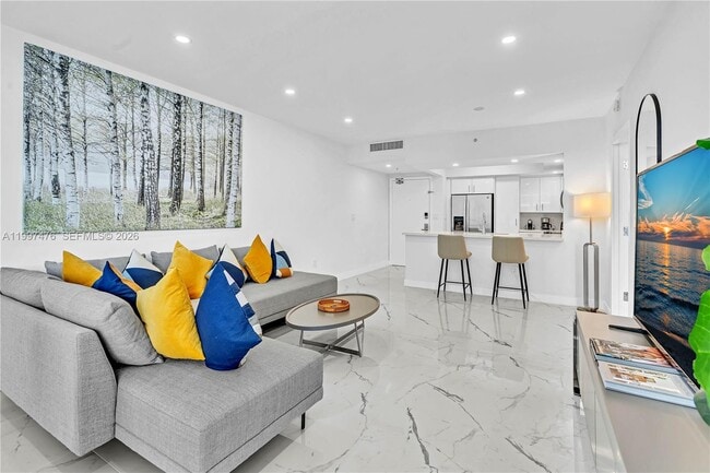 Building Photo - 17375 Collins Ave