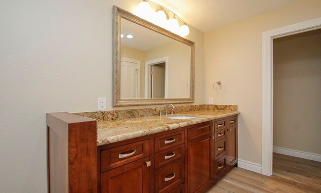 Building Photo - 14535 Diamondhead N