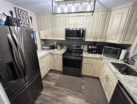 Building Photo - 9410 Tangerine Pl