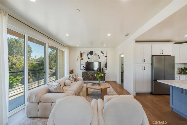 Building Photo - 712 Chestnut Ave