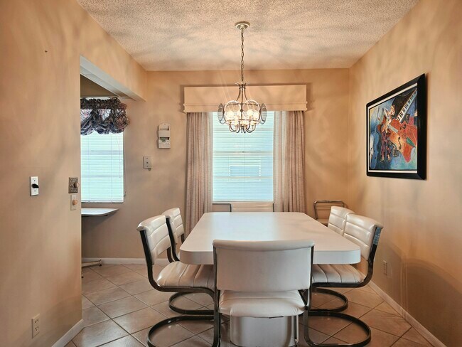 Building Photo - 719 Flanders Dr