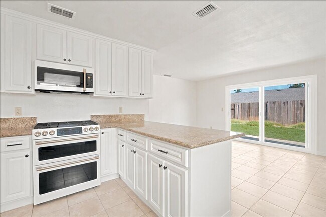 Building Photo - 1379 San Juan Rd