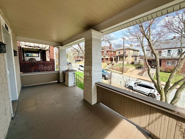 Building Photo - 1818 Kleber St