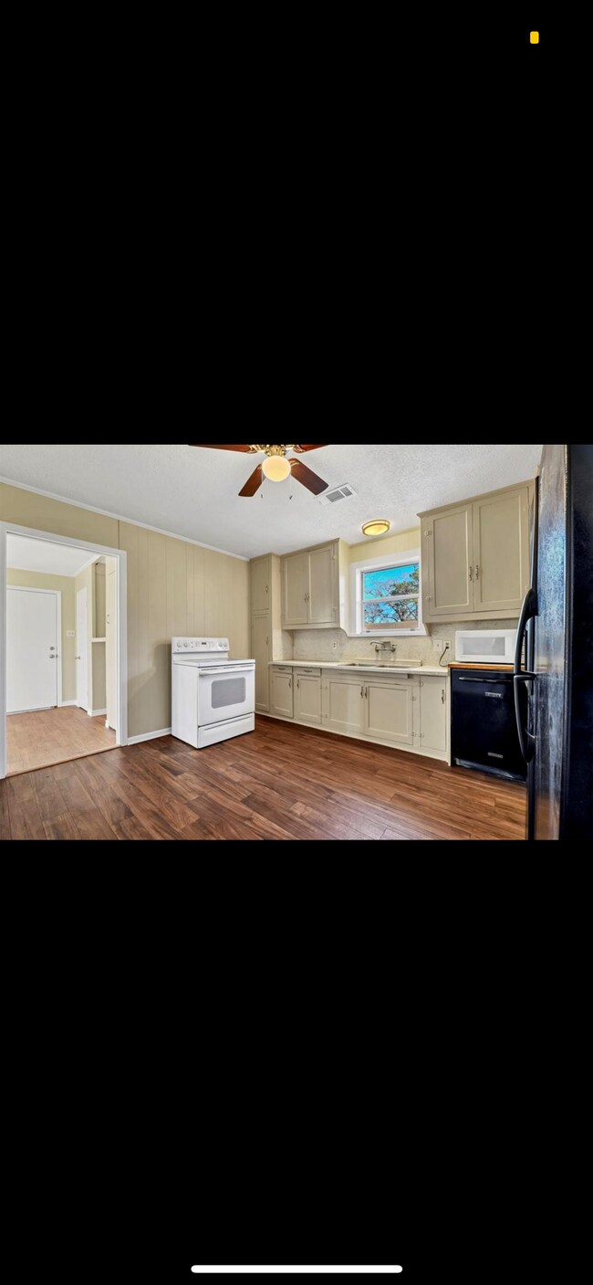 Building Photo - 1813 Jefferson Dr