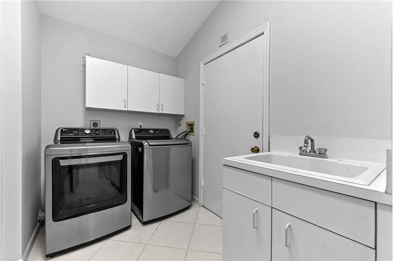 Building Photo - 14066 Glenlyon Ct