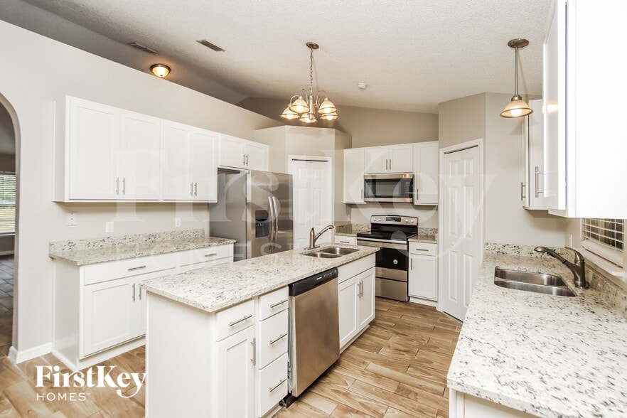 Building Photo - 544 Gagnon St SE