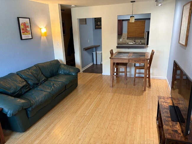 Building Photo - Immediate Availability! Wonderful 1 Bed Co...