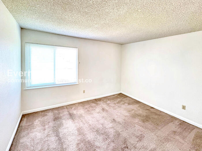 Building Photo - 277 Tradewinds Dr