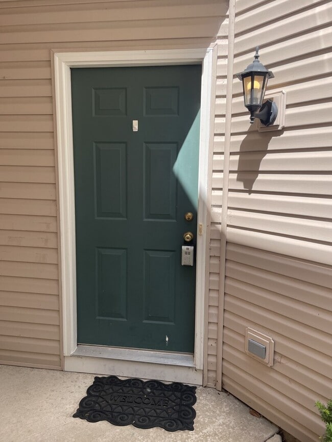 Building Photo - 160 Concord Dr S