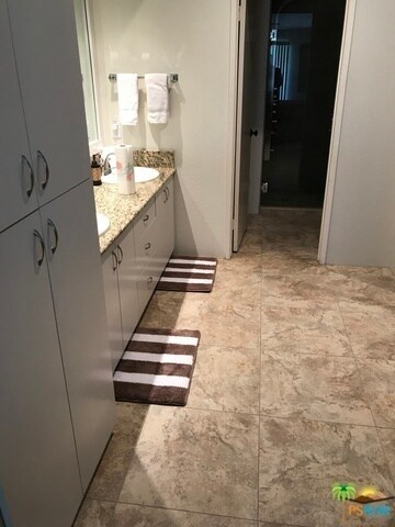 Master Bathroom - 505 S Farrell Dr