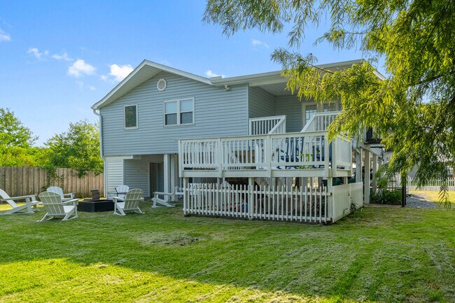 Building Photo - 806 Deer Dr