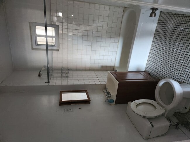 Building Photo - 905 W Irving Park Rd