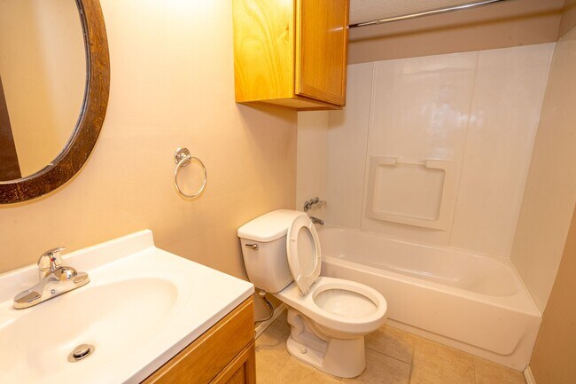 Building Photo - Gorgeous 3 Bed / 2 Bath! Coming soon!