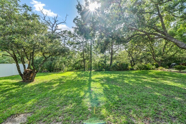 Building Photo - Community Pool & Deeded Access to Santa Ro...