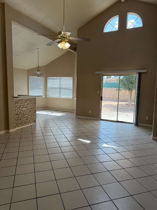 Building Photo - "Charming 3-Bed, 2-Bath Oasis in El Paso -...