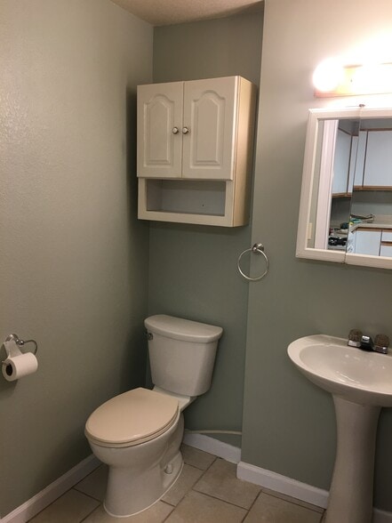 Building Photo - 725 E 5th St