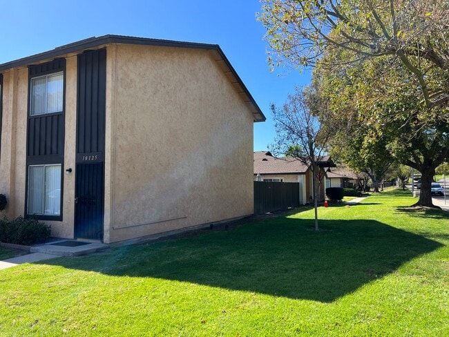 Building Photo - Updated 2BR/1BA 2 Story Townhome in Park Like setting in Santee