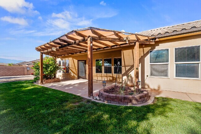 Building Photo - "Spacious 5-Bed Oasis with 3 Baths in Washington, UT – 3,171 Sq Ft of Comfort!"
