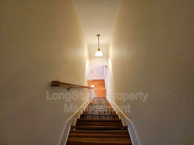 Building Photo - 636 N Shaver St