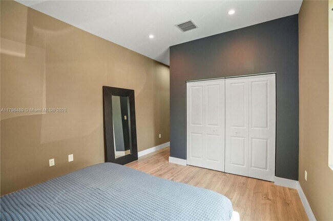 Building Photo - 808 NW 5th Terrace