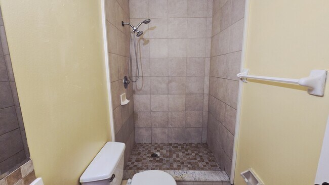 Building Photo - 1715 Bentley Blvd