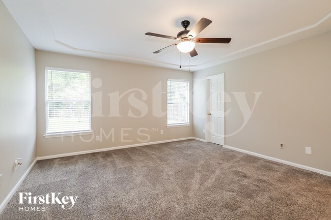 Building Photo - 2447 Royal Pointe Dr