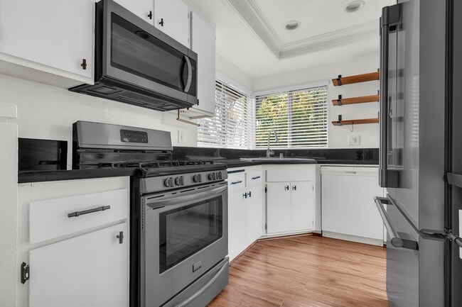 Building Photo - 95 Rockwood