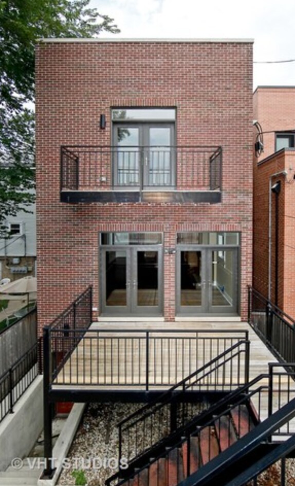 Building Photo - 1661 W Wrightwood Ave