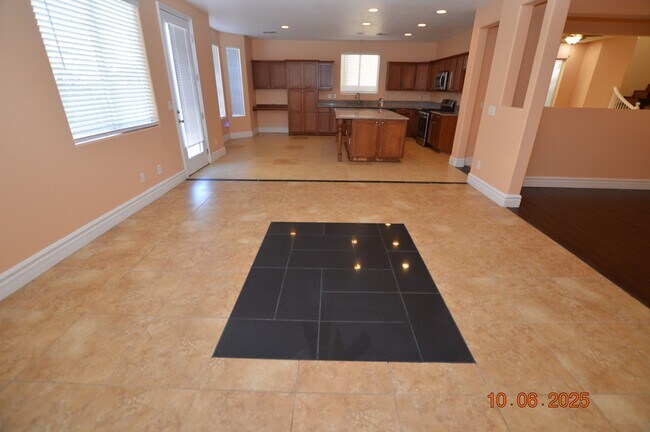 Building Photo - 638 Harvester Course Dr