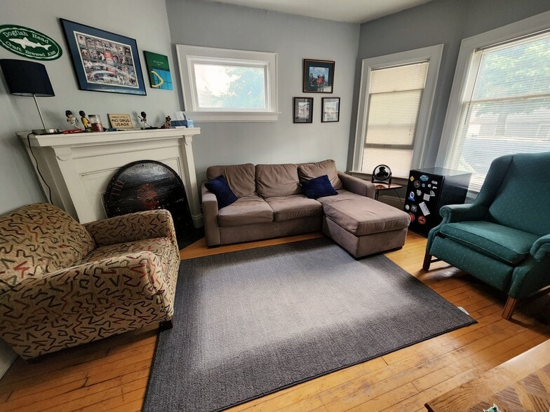 Building Photo - 2206 E Locust St