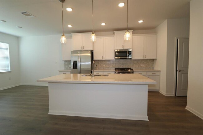 Building Photo - 1611 Iberville Dr