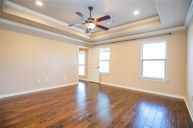 Building Photo - 2955 N Raven Ln