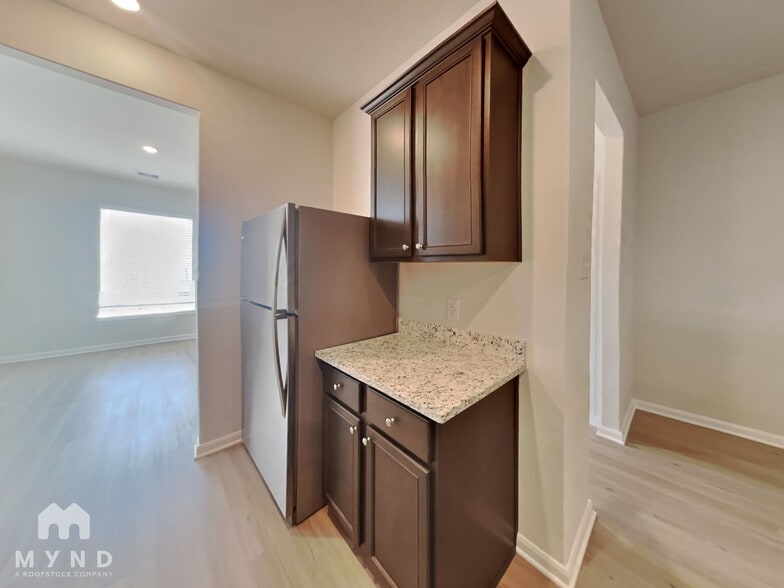 Building Photo - 15607 Plum Brk Dr