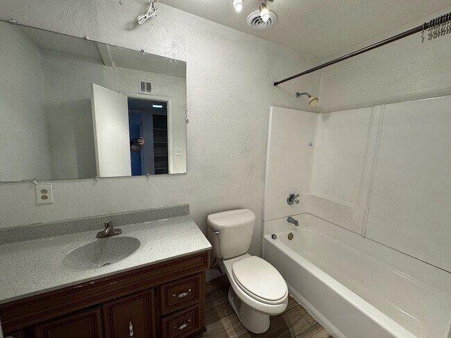 Building Photo - 6078 W Golden Ln