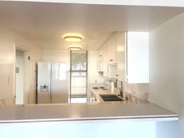 Kitchen - 4314 Marina City Dr