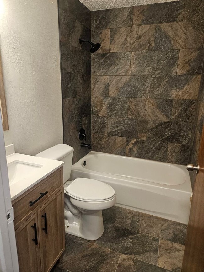 Building Photo - Charming 3 Bedroom, 1 Bath