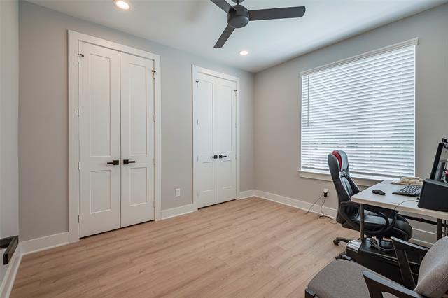 Building Photo - 1423 N Carroll Ave