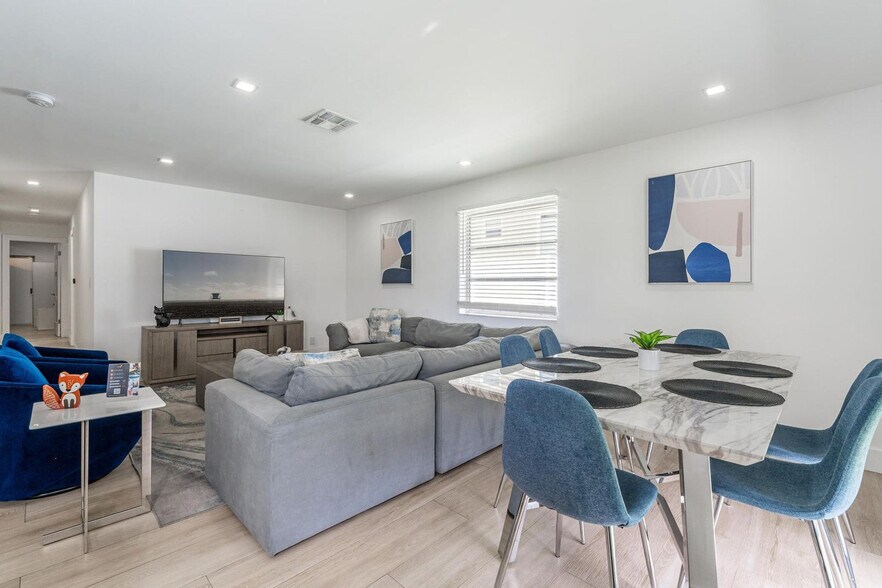 Building Photo - 825-827 Southwest 14th Street-SI FL1-ID1475658P