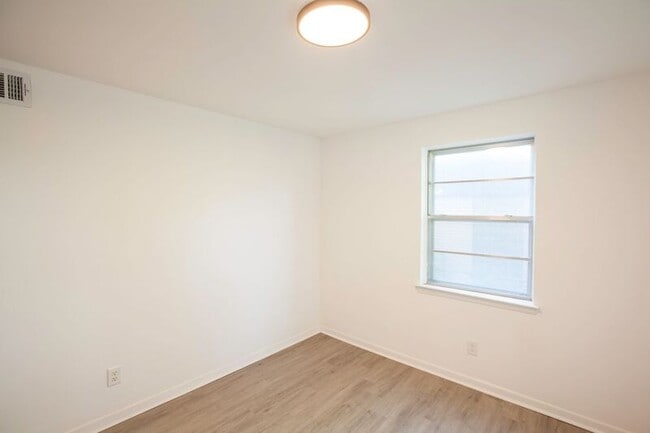Building Photo - 3503 Loganwood Dr