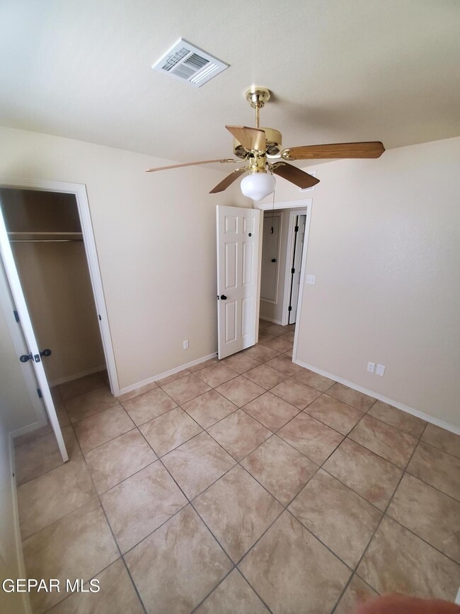 Building Photo - 9389 San Lorenzo Ave