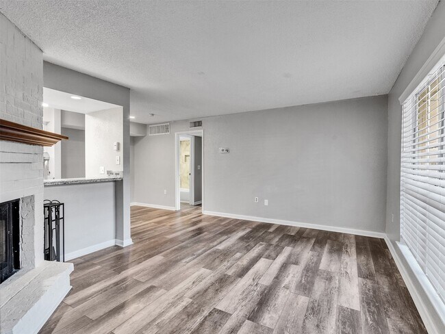 Building Photo - 250 El Dorado Blvd