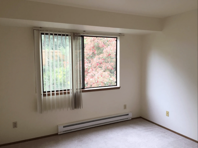 Building Photo - 2251 NE Blakeley St