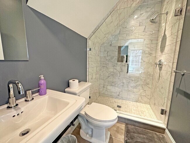 Building Photo - 99 Westchester Rd