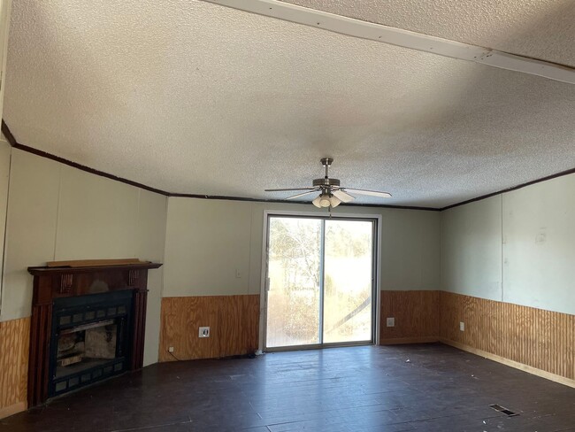 Building Photo - 3 BR 2 Bath 2,240 sq ft doublewide mobile ...