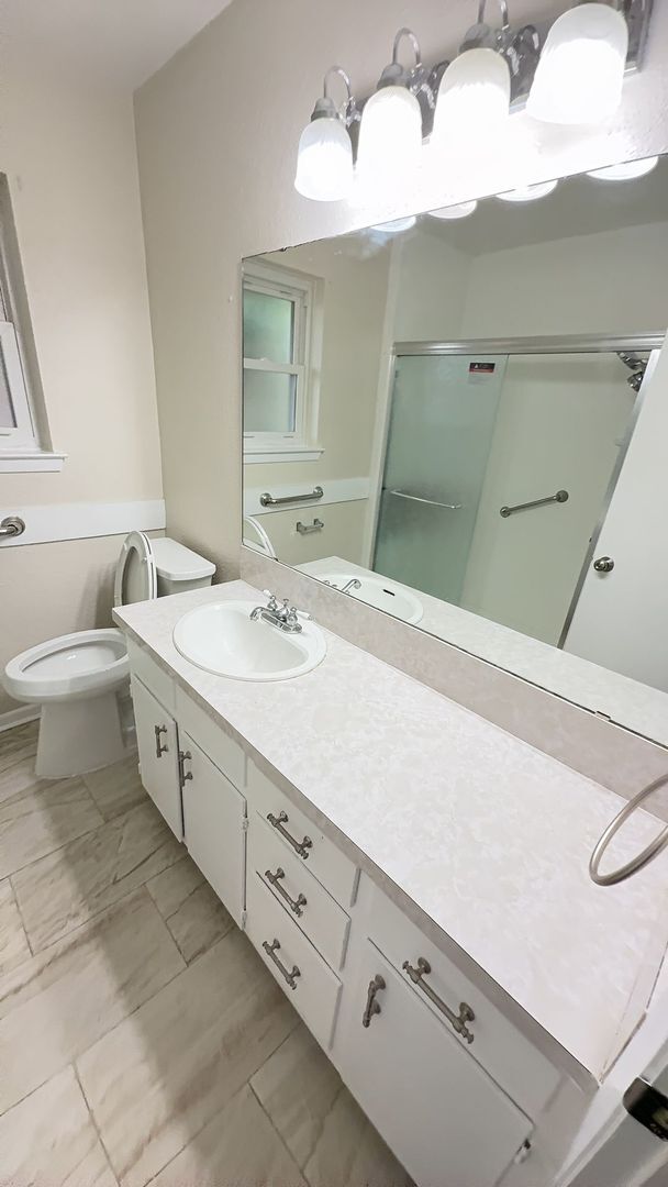 Building Photo - Newly upgraded 3-bedroom by City Park!