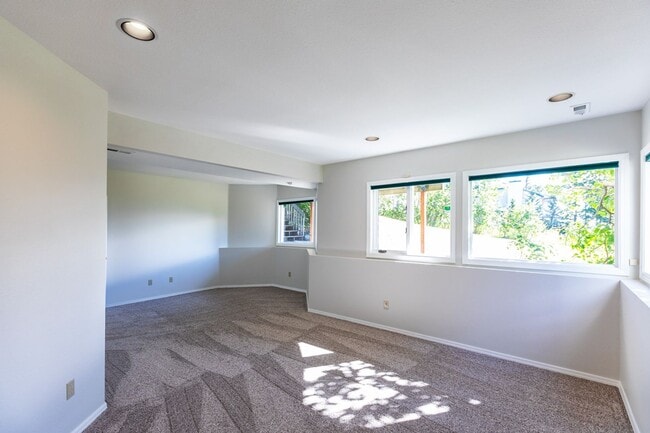 Building Photo - 18530 King Eider Ln