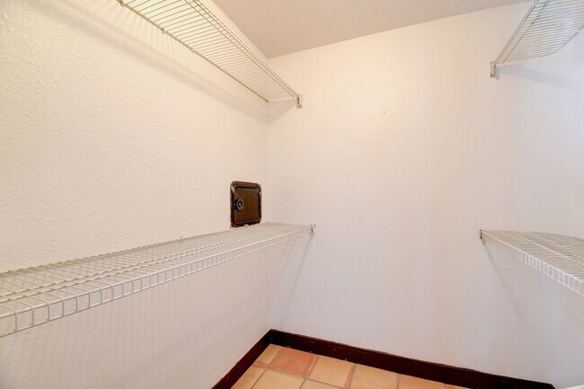 Building Photo - Paradise Palms – No neighbors behind you – Pool – Remodeled – Furnished