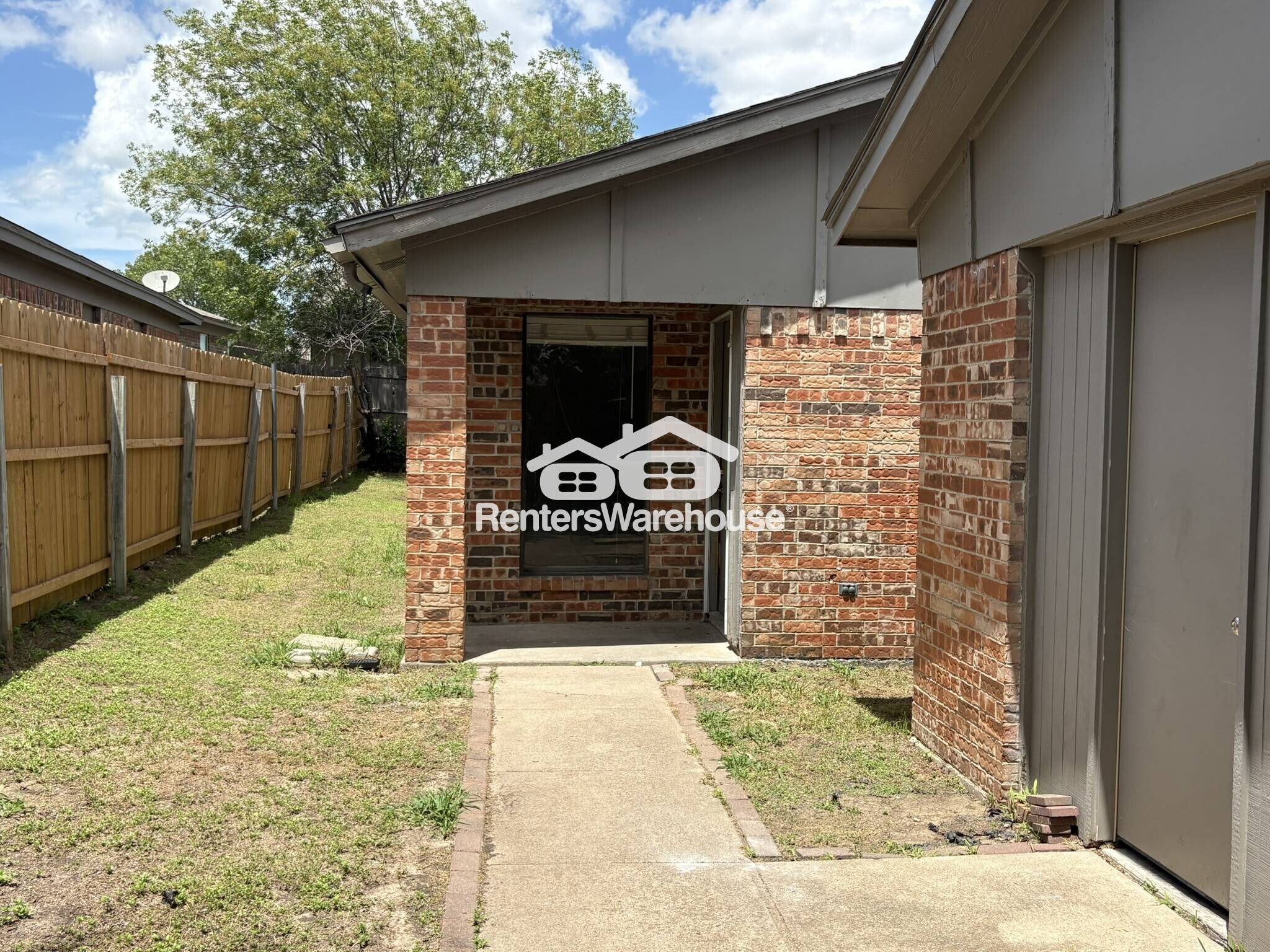 Building Photo - 10258 Maverick Dr