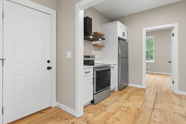Building Photo - Tour 6/4/25 4-5pm Beautiful 1 Bedroom Apar...